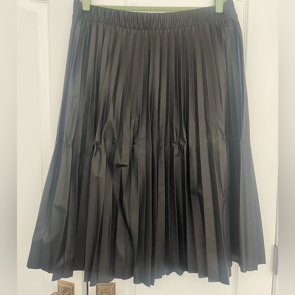 Time and Tru Vegan leather pleated skirt size XXL - Picture 2 of 3